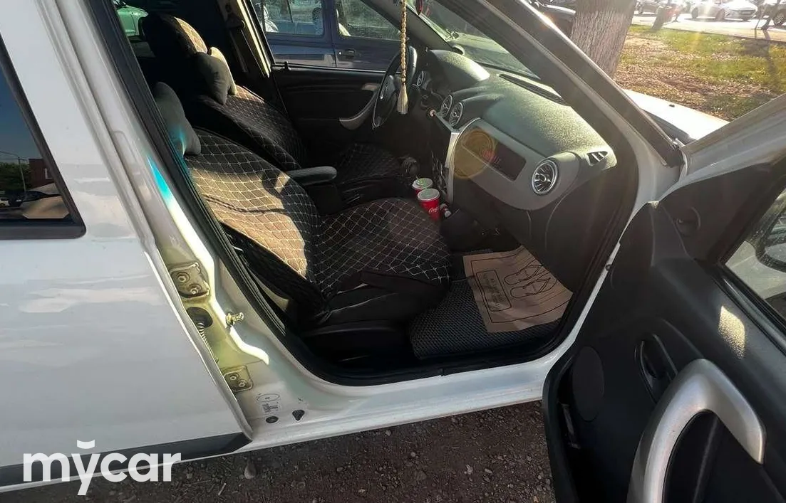 Renault Sandero 2012