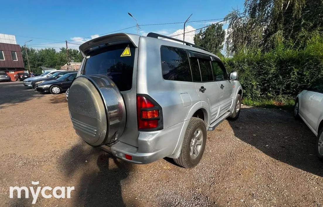 Mitsubishi Pajero 2002
