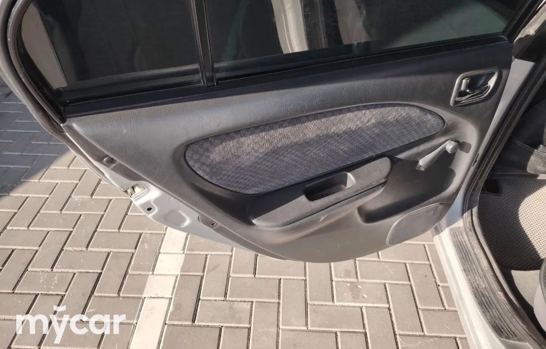 Toyota Avensis 2001
