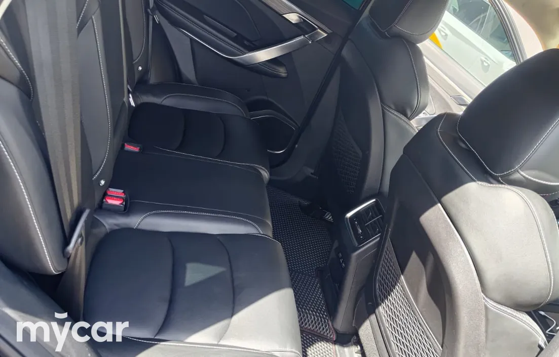 Geely Azkarra 2023