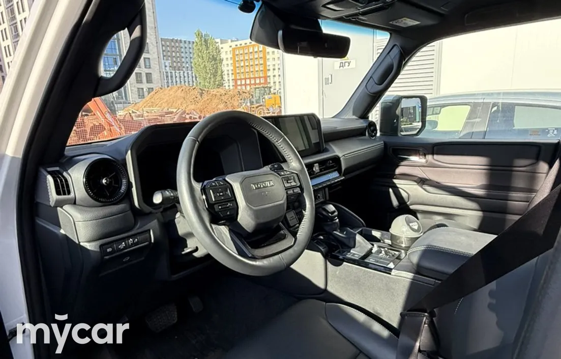 Toyota Land Cruiser Prado 2024