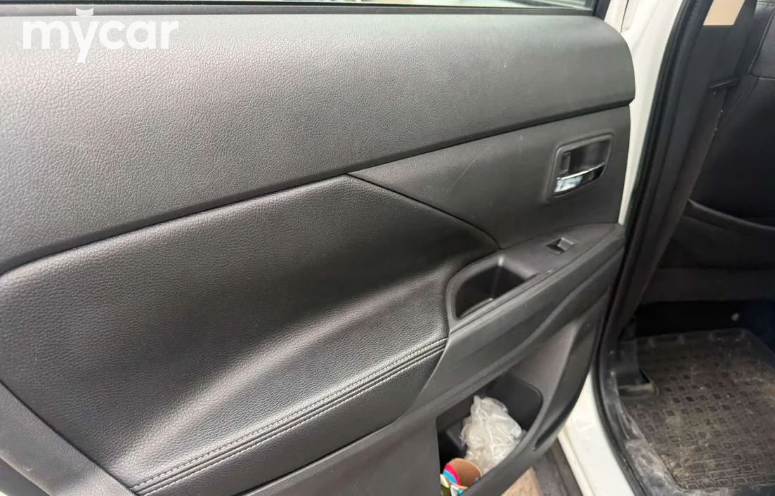 Mitsubishi Outlander 2014