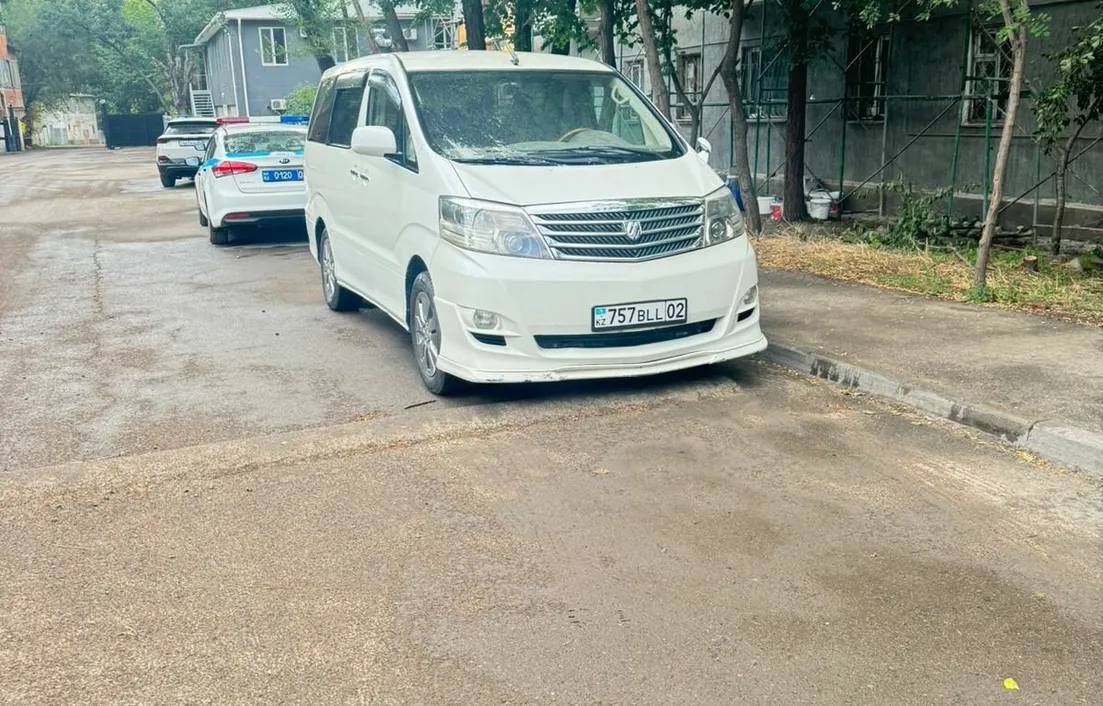 Toyota Alphard 2009