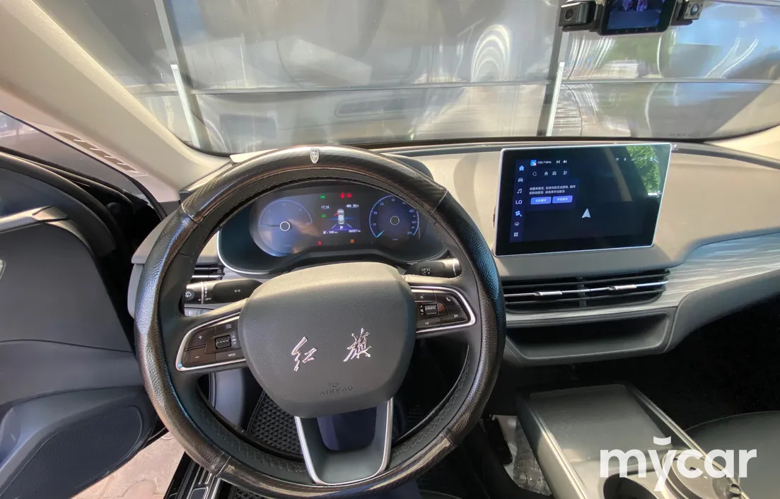 Hongqi E-QM5 2025