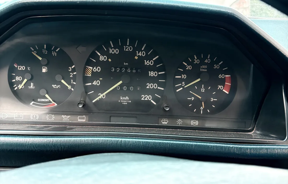Mercedes-Benz E-Класс 1987