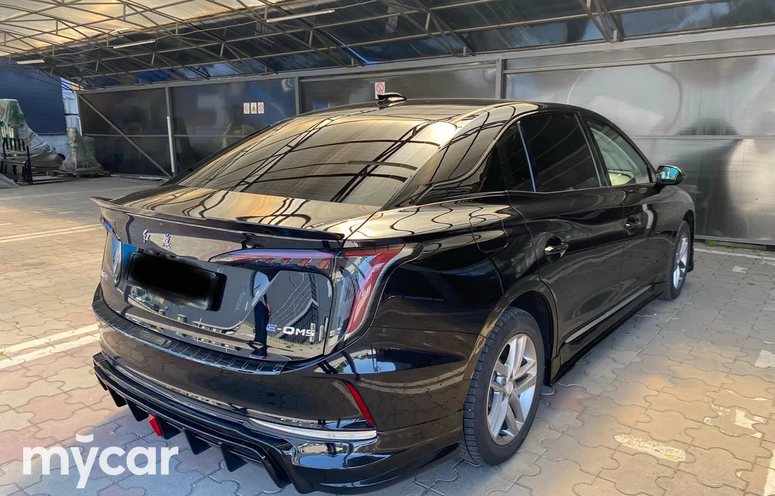 Hongqi E-QM5 2025