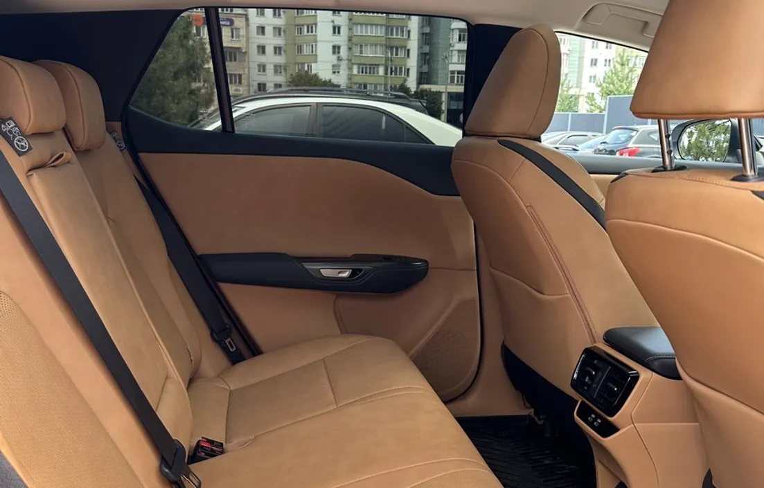 Lexus RZ 2023