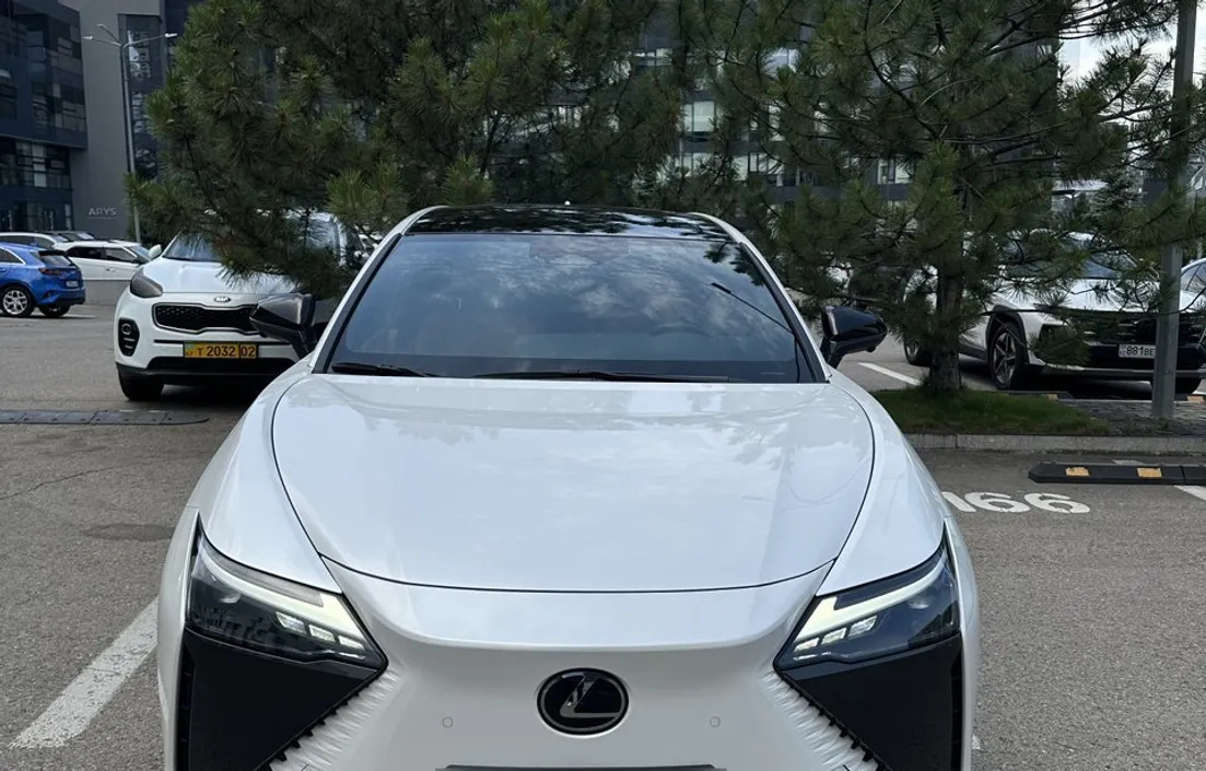 Lexus RZ 2023