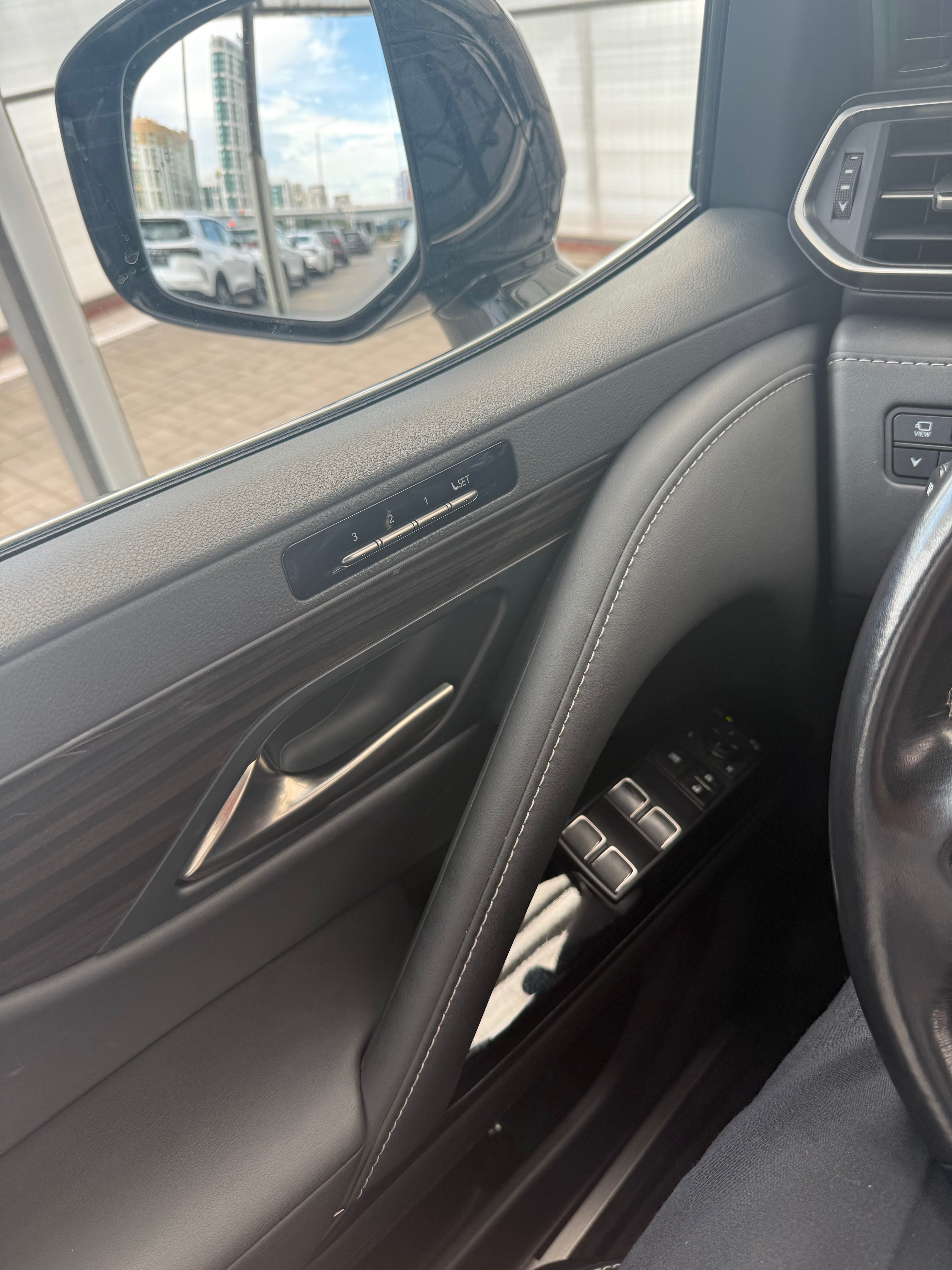 Lexus LX 2023
