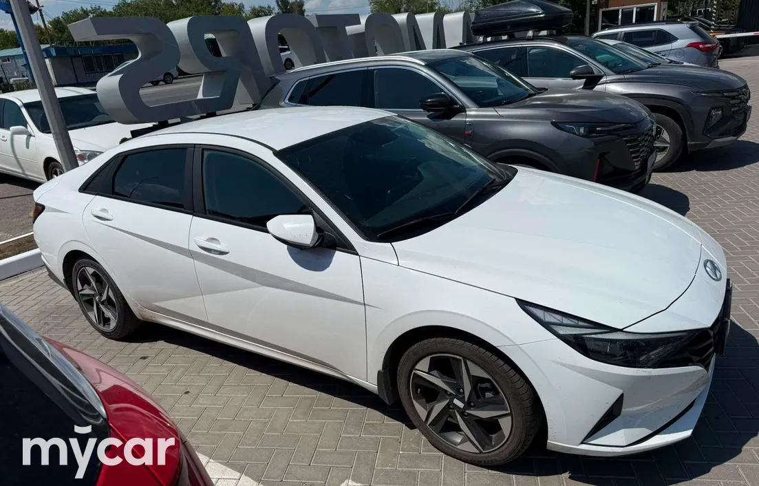 Hyundai Elantra 2023