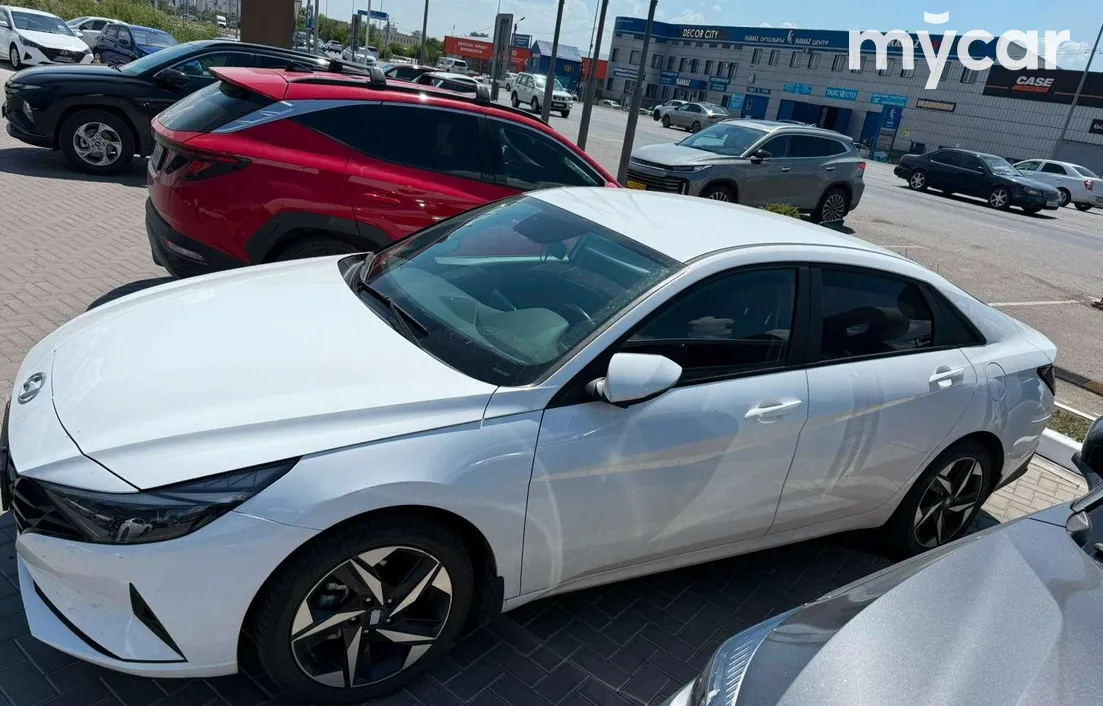 Hyundai Elantra 2023