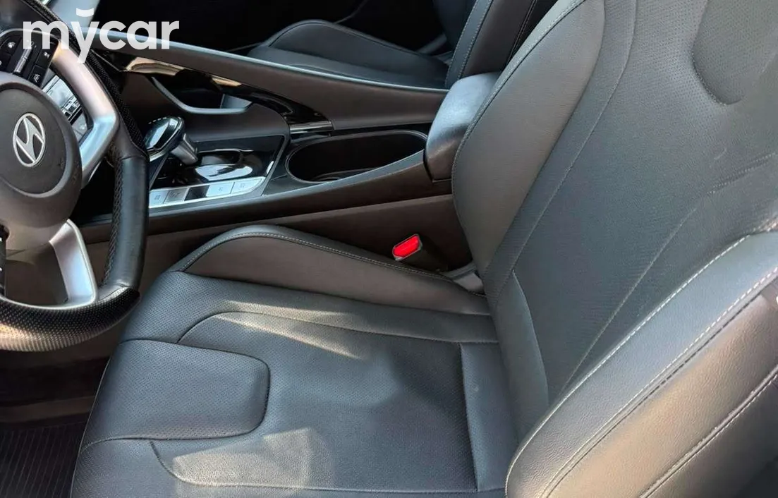 Hyundai Elantra 2024