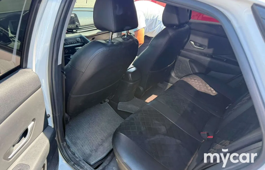 Hyundai Elantra 2023