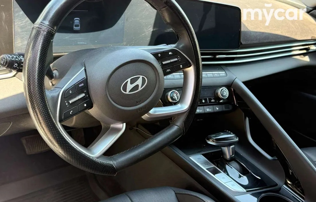 Hyundai Elantra 2024