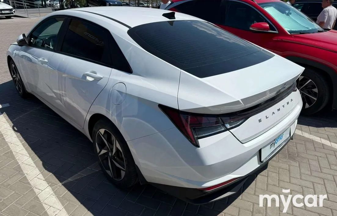 Hyundai Elantra 2023