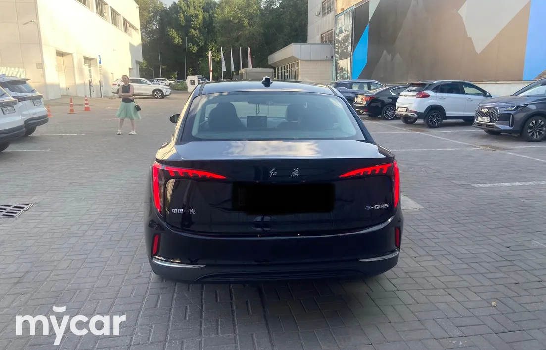 Hongqi E-QM5 2025