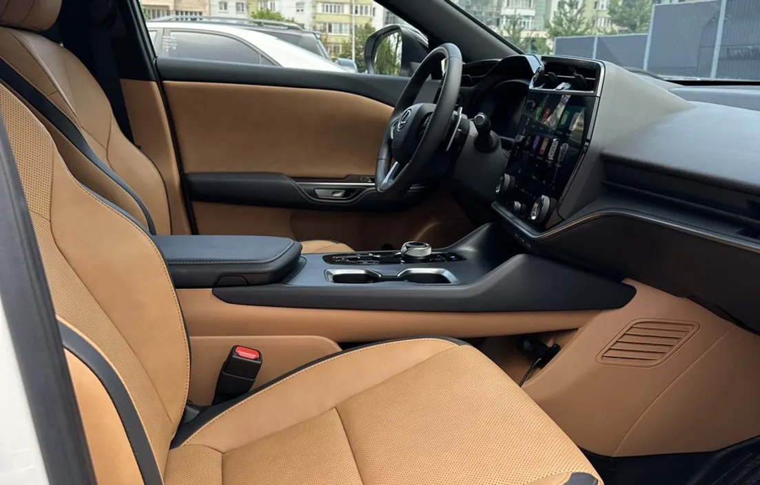 Lexus RZ 2023
