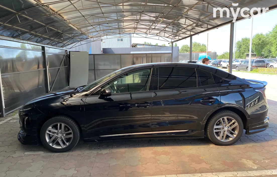 Hongqi E-QM5 2025
