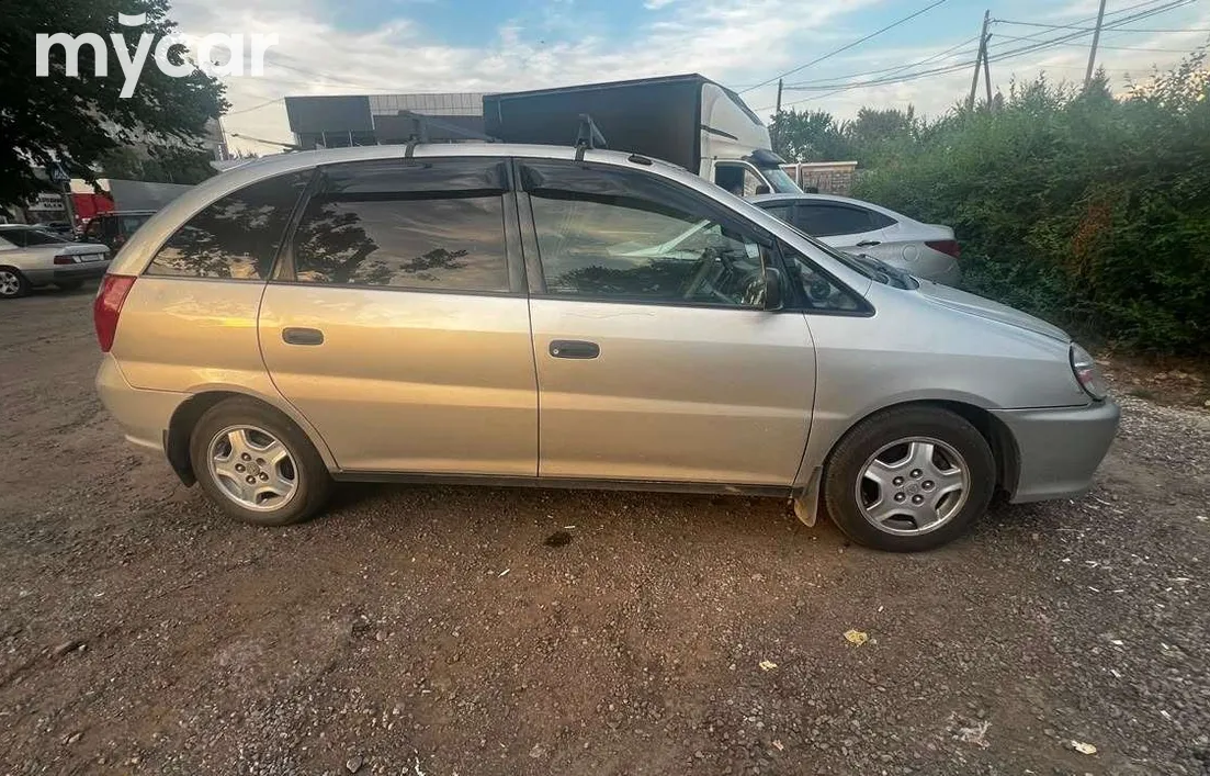 Toyota Nadia 1998