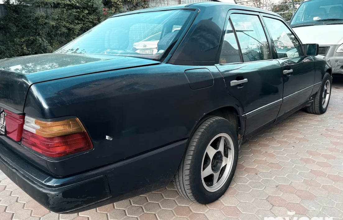 Mercedes-Benz E-Класс 1987