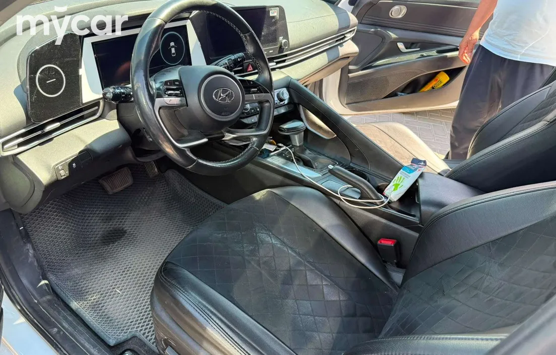 Hyundai Elantra 2023