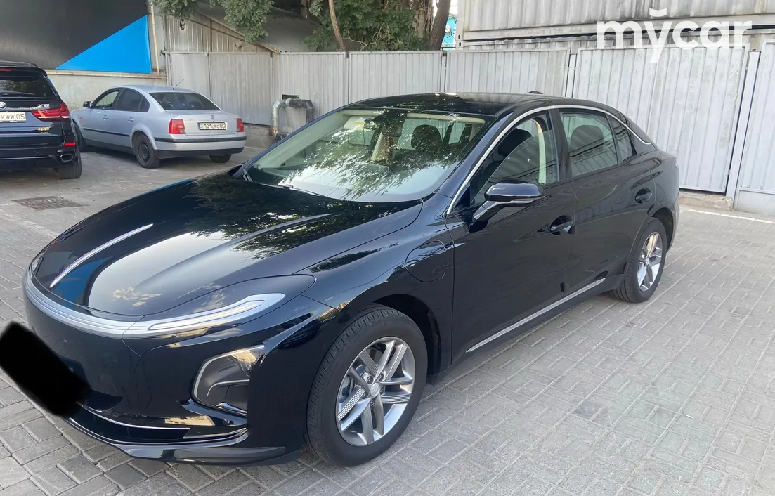 Hongqi E-QM5 2025