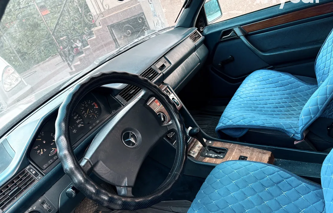 Mercedes-Benz E-Класс 1987
