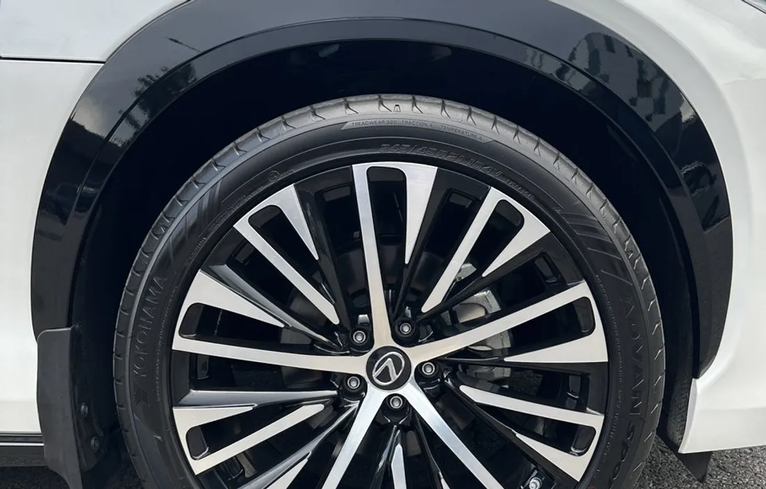 Lexus RZ 2023