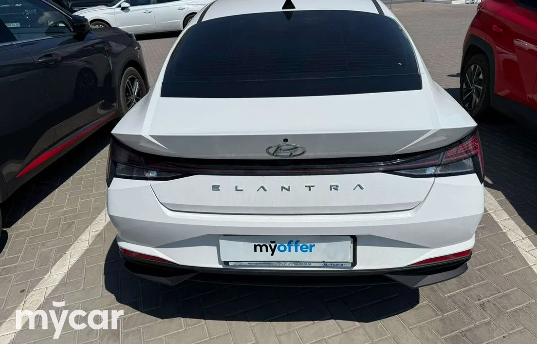 Hyundai Elantra 2023