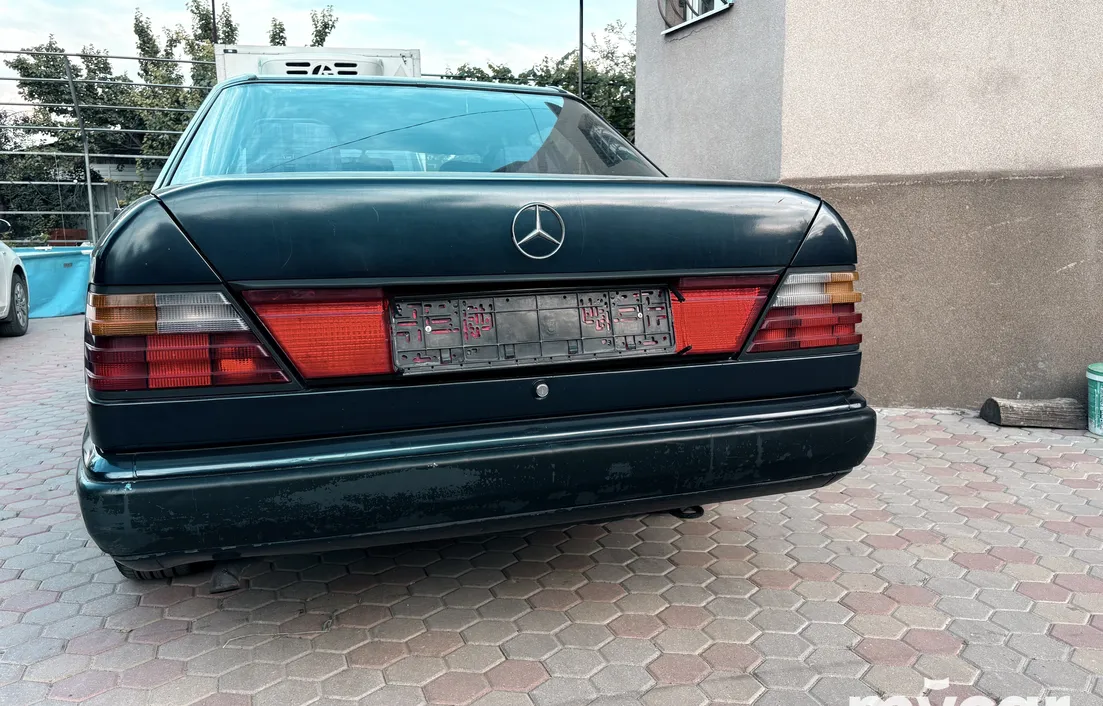 Mercedes-Benz E-Класс 1987