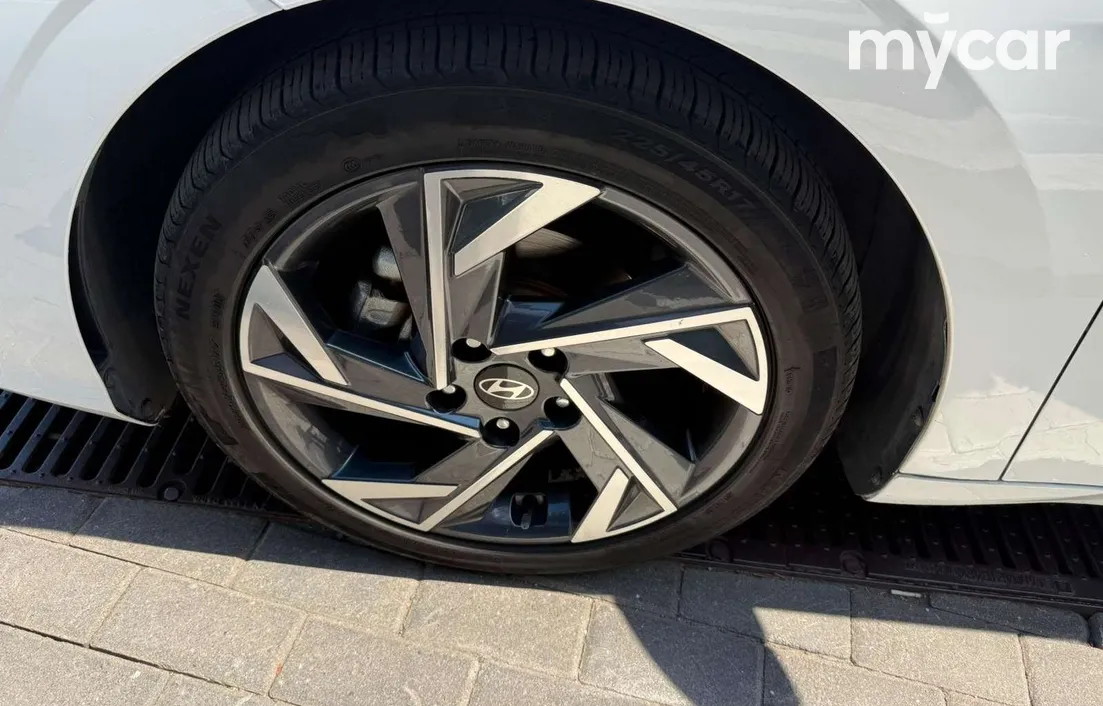 Hyundai Elantra 2024