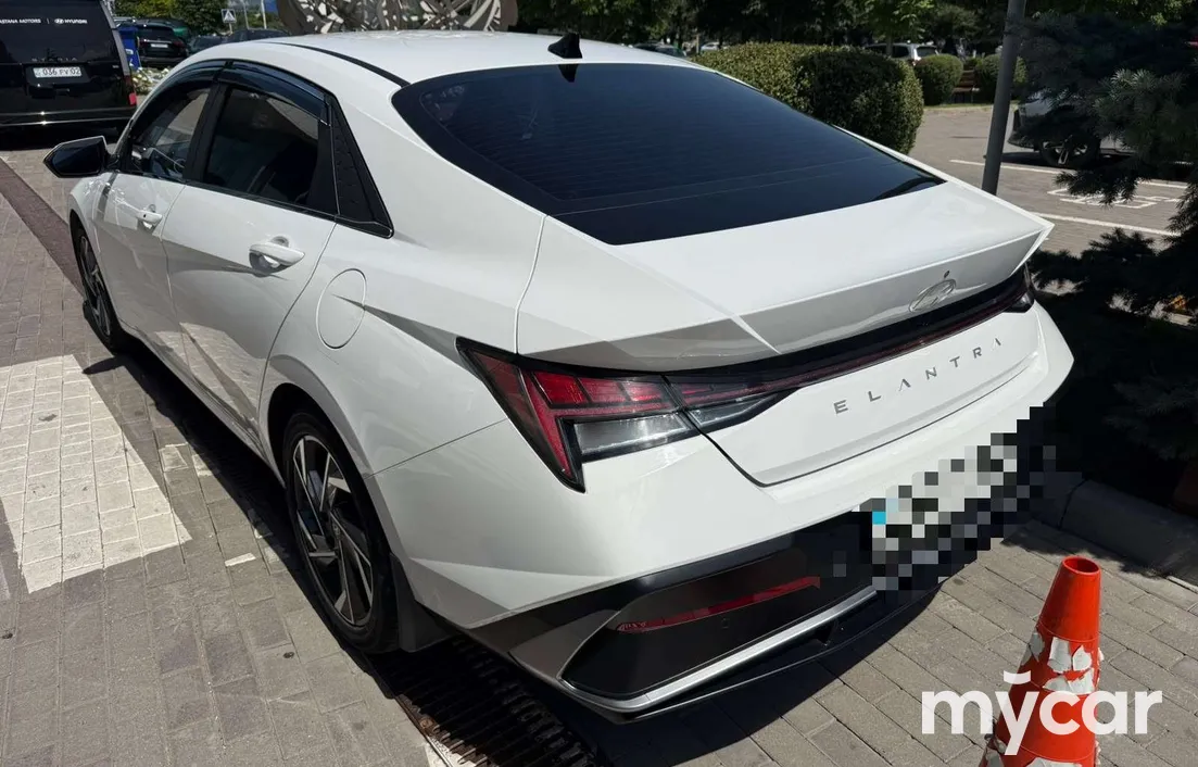 Hyundai Elantra 2024
