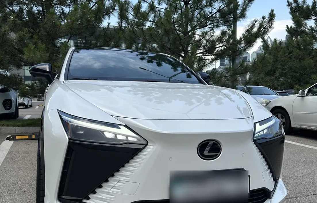Lexus RZ 2023