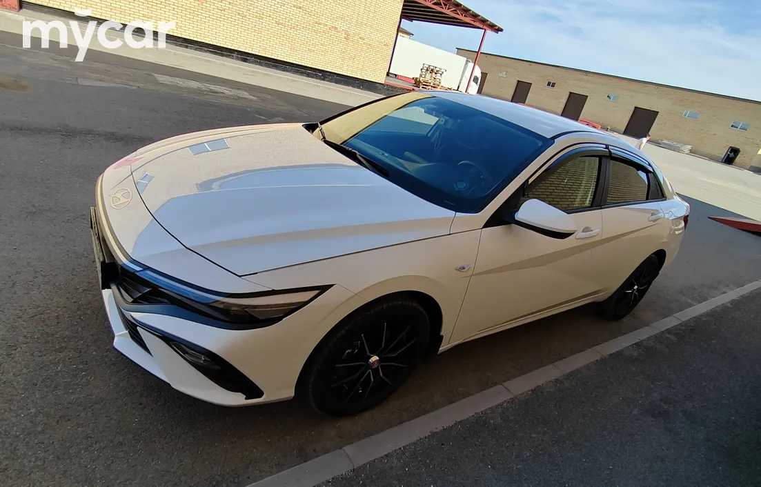 Hyundai Elantra 2024