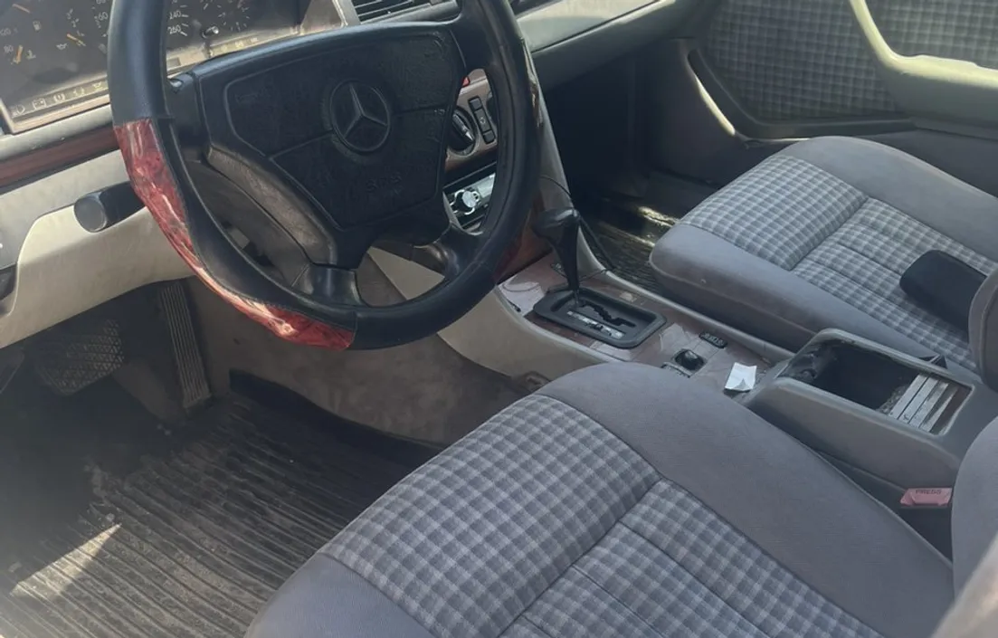 Mercedes-Benz E-Класс 1993