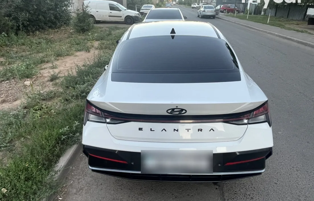 Hyundai Elantra 2024