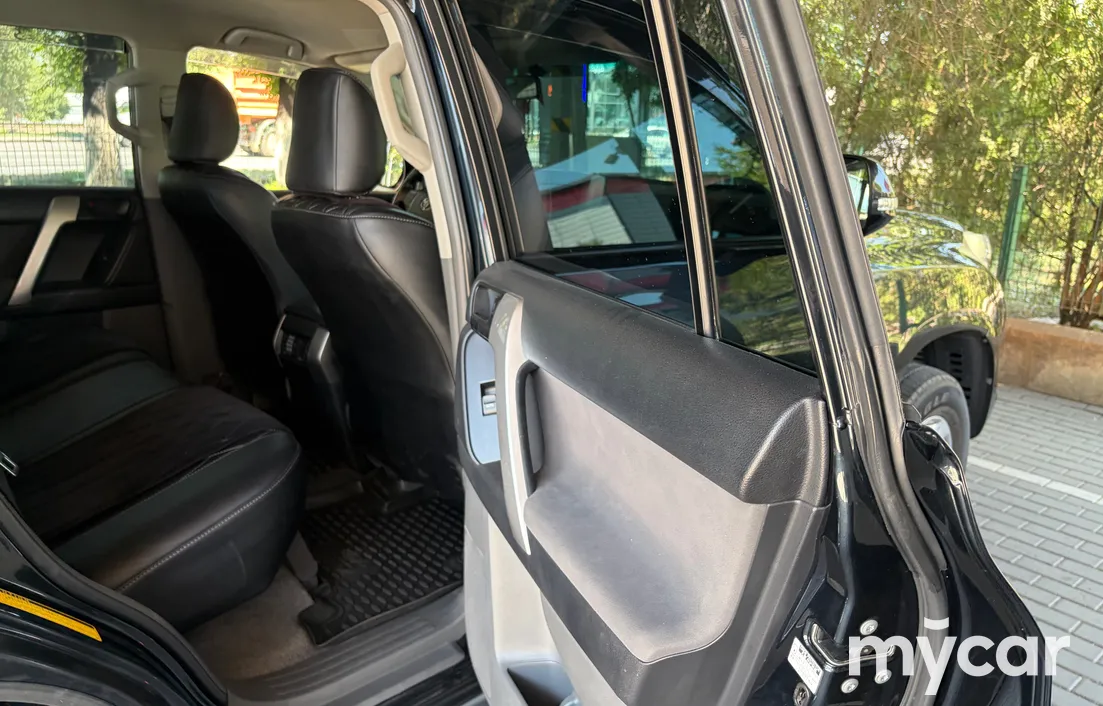 Toyota Land Cruiser Prado 2011