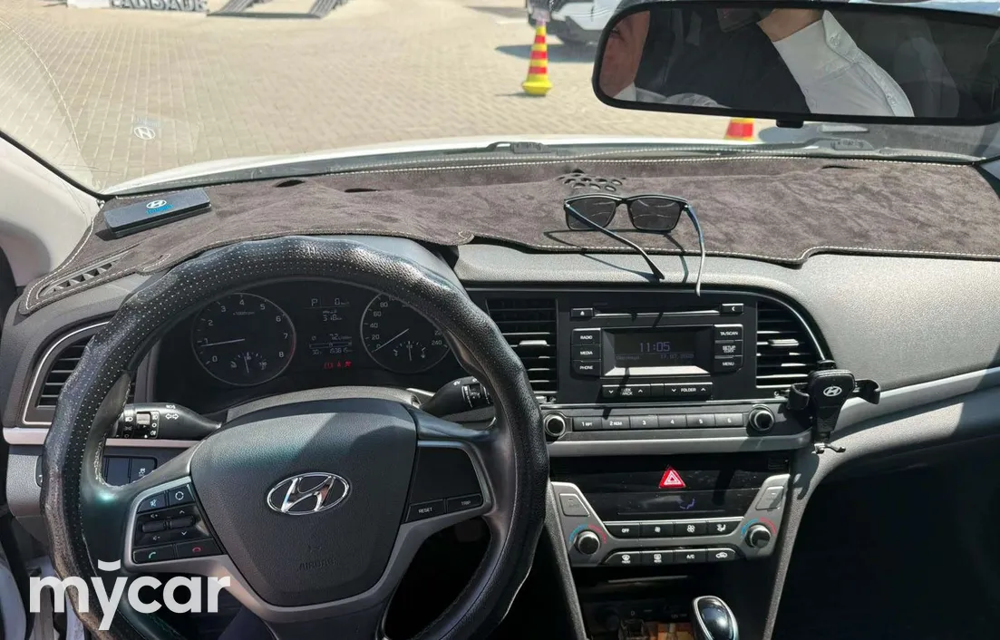 Hyundai Elantra 2018