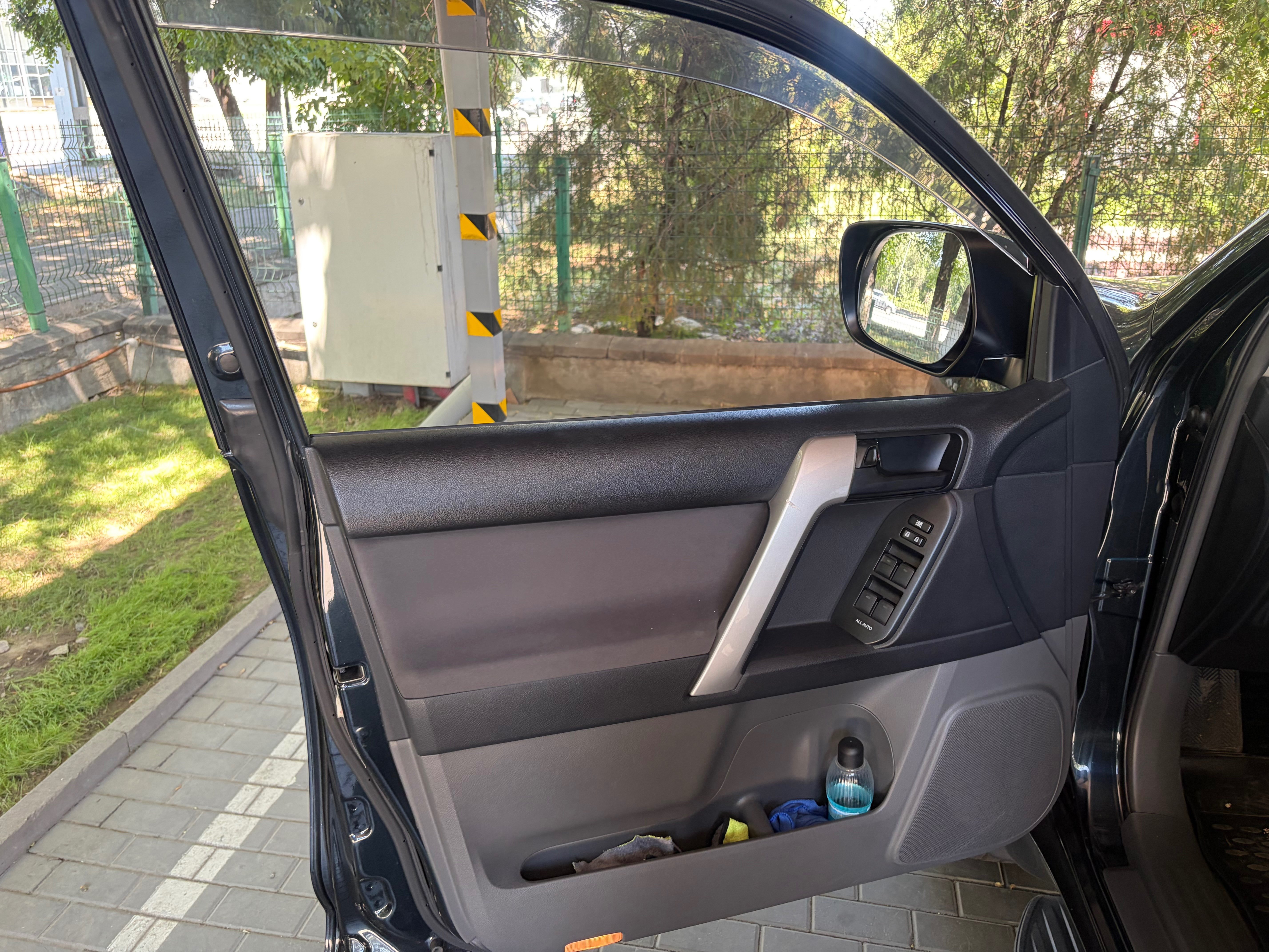 Toyota Land Cruiser Prado 2011
