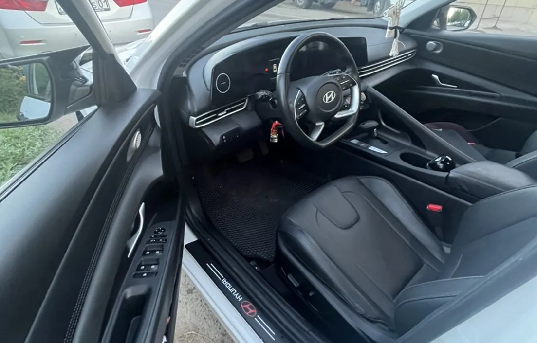 Hyundai Elantra 2024