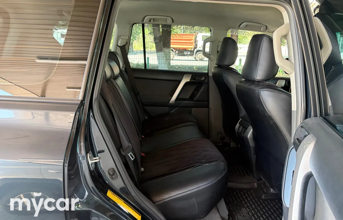 Toyota Land Cruiser Prado 2011