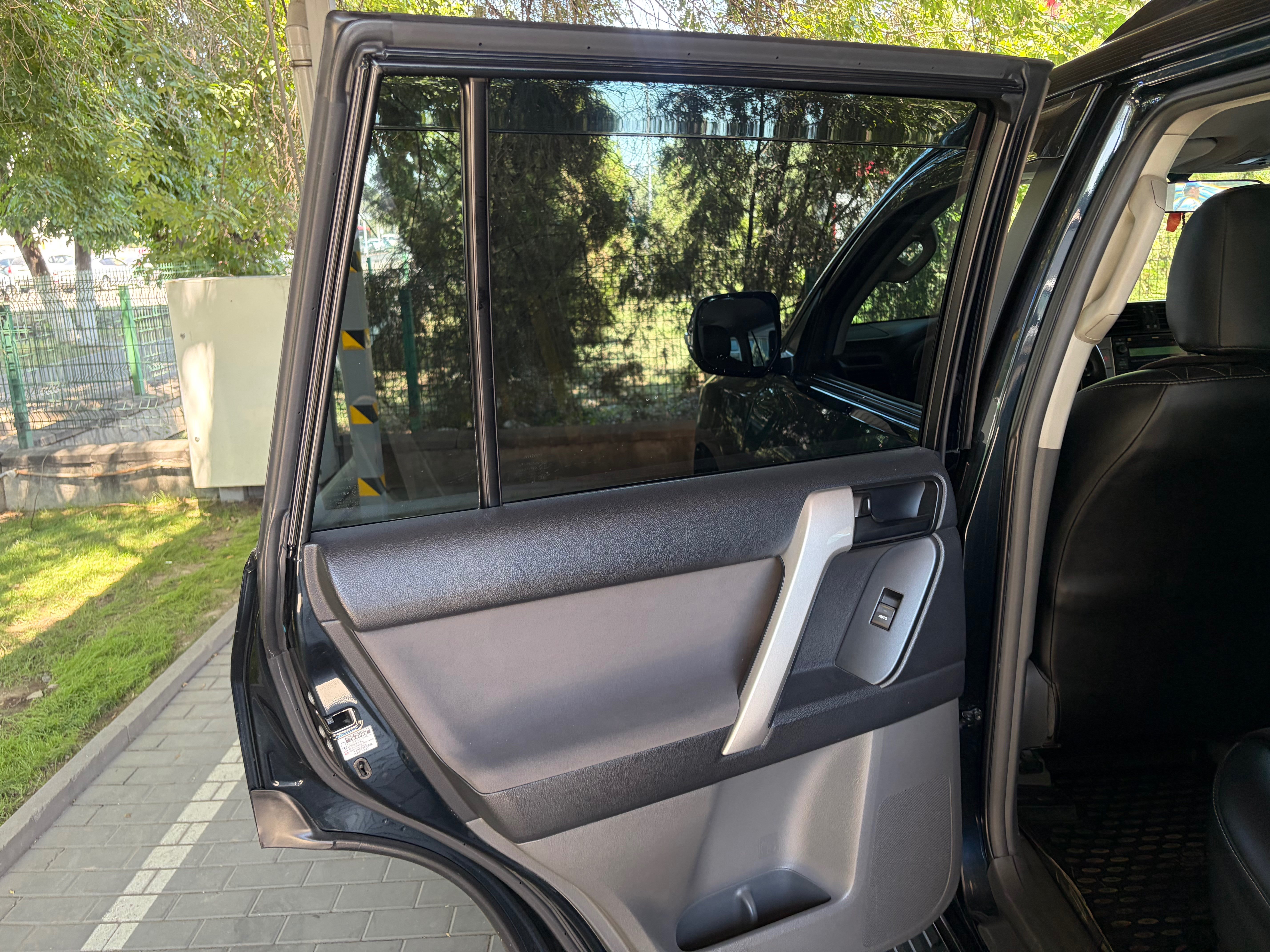 Toyota Land Cruiser Prado 2011