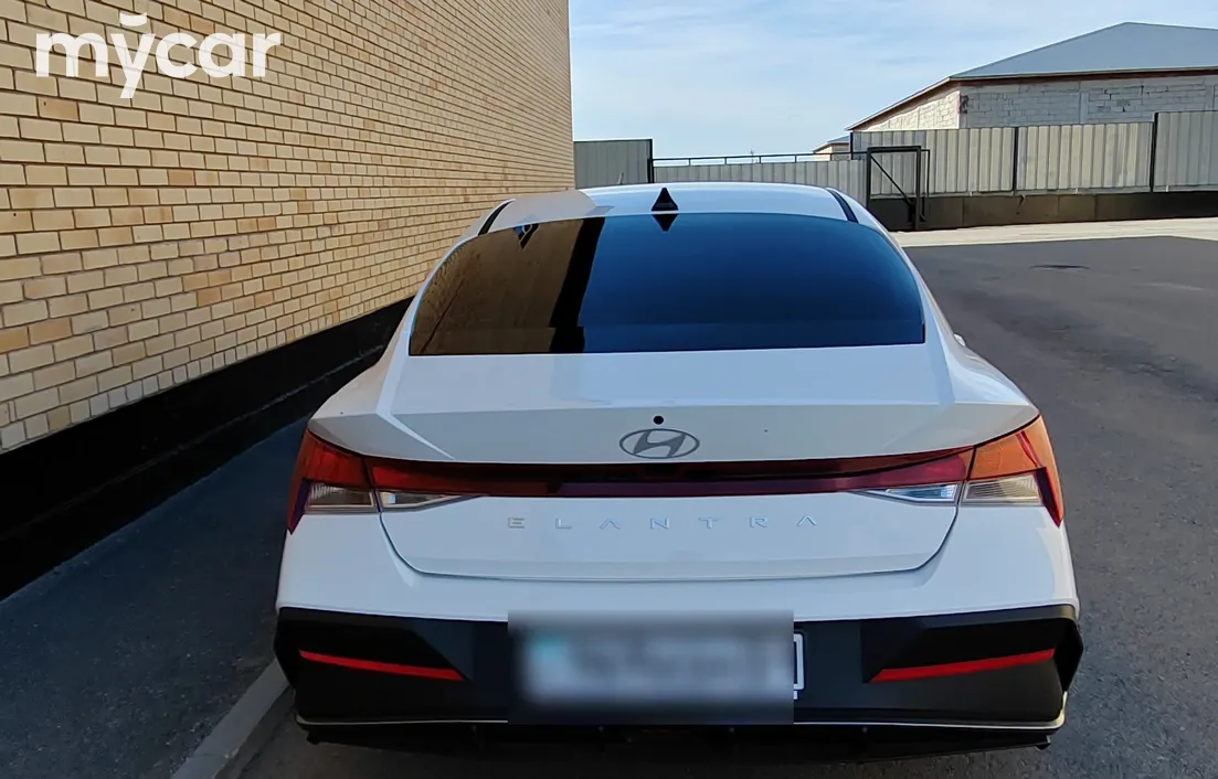Hyundai Elantra 2024