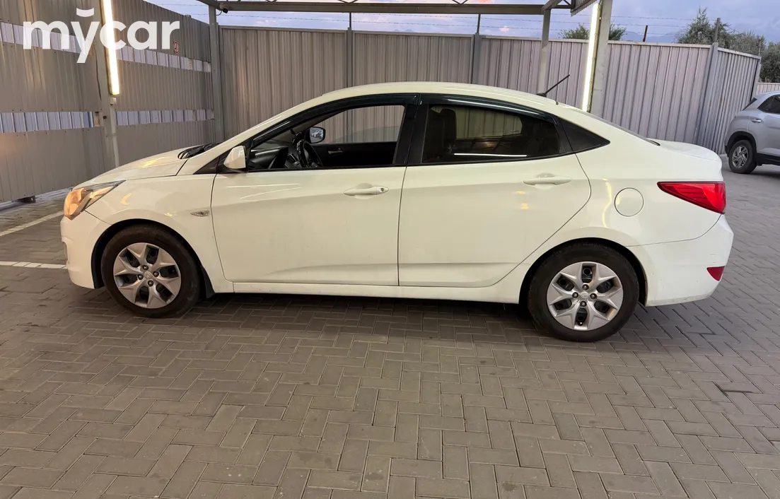 Hyundai Solaris 2015