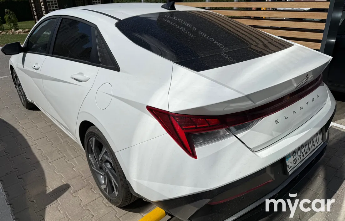 Hyundai Elantra 2024