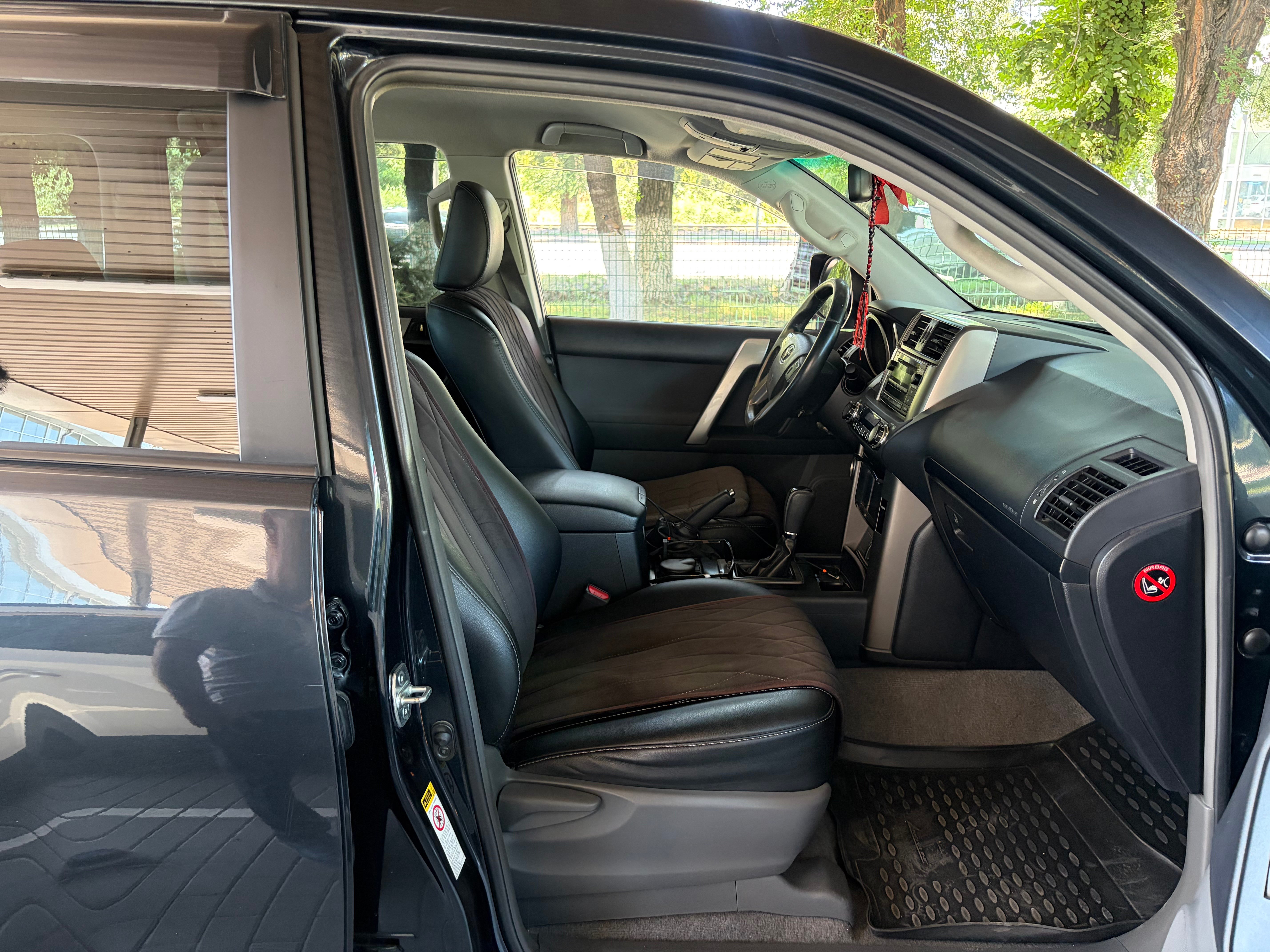 Toyota Land Cruiser Prado 2011