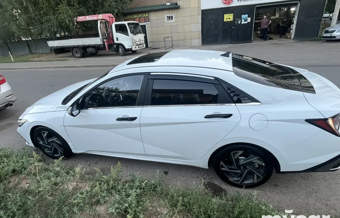Hyundai Elantra 2024