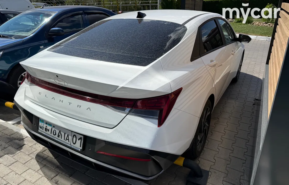 Hyundai Elantra 2024