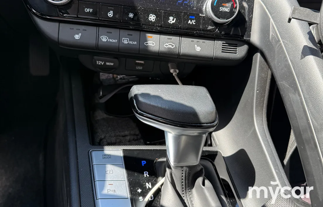 Hyundai Elantra 2024