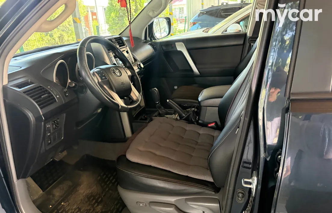 Toyota Land Cruiser Prado 2011